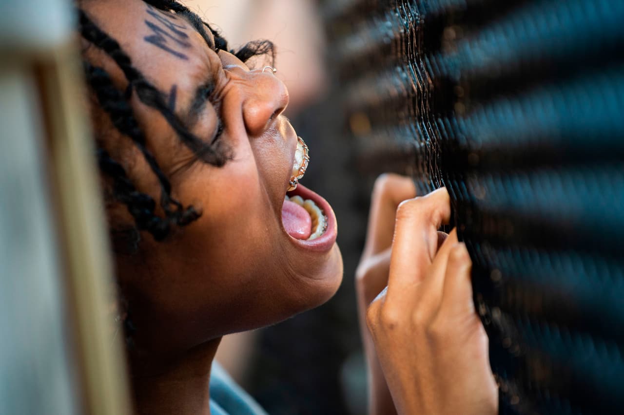 El lunes, cuando los manifestantes fueron dispersados frente a la Casa Blanca con gases lacrimógenos, hubo 288 arrestos y el martes se 8 produjeron 29, indicó Newsham.