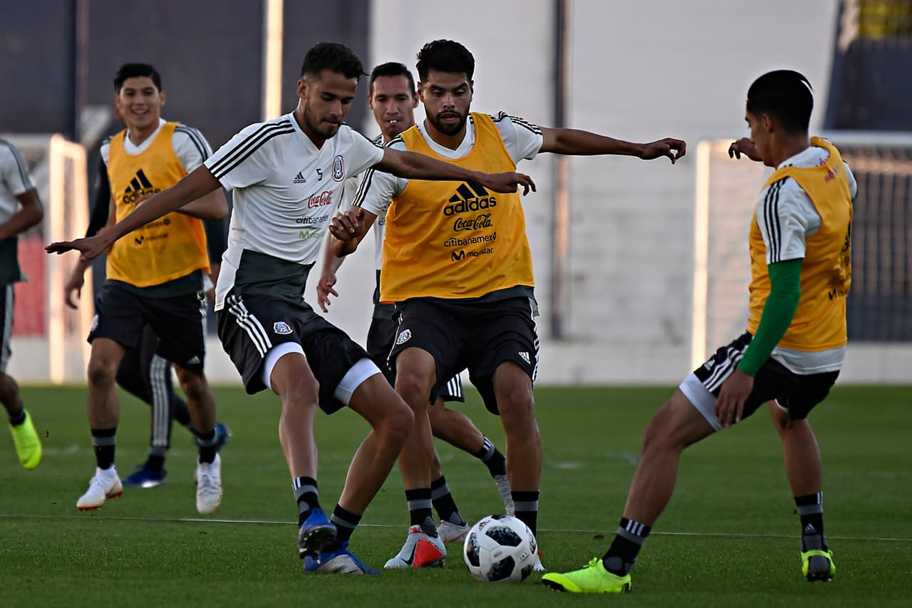 Jugadores y cuerpo técnico del Tri hallaron lugar en un gimnasio de baloncesto para al menos trabajar aspectos físicos. La historia cambió competamente hoy ya al pisar el Estadio Mario Alberto Kempes.