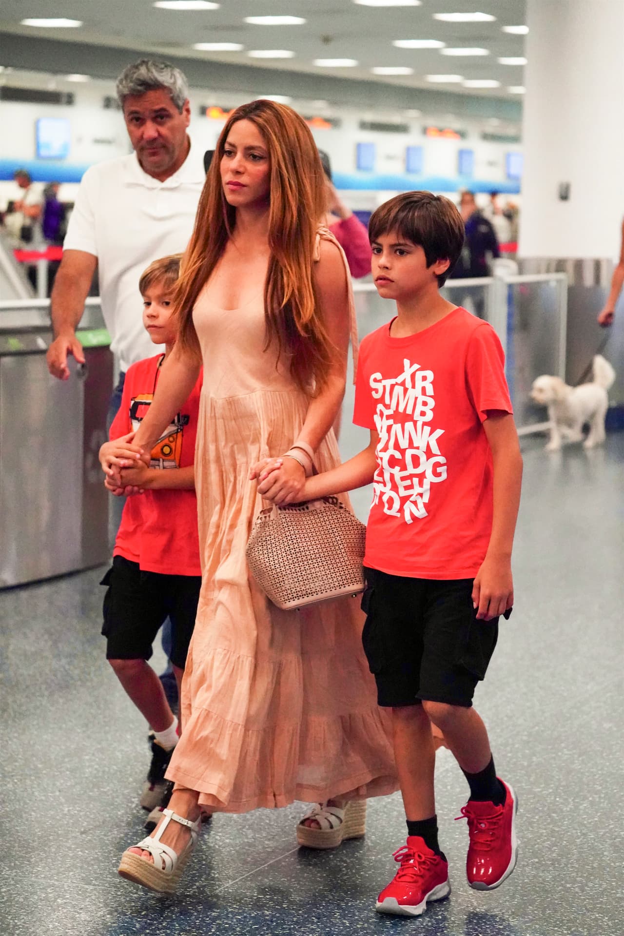 En la reunión reiteraron su acuerdo de que la colombiana 
<b>se mude a Florida con los niños.</b> 
<br>