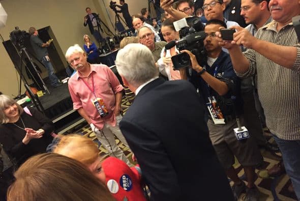 En una de las elecciones más reñidas y anticipadas, los candidatos republicano Doug Ducey y el demócrata Fred Duval esperan los resultados.  