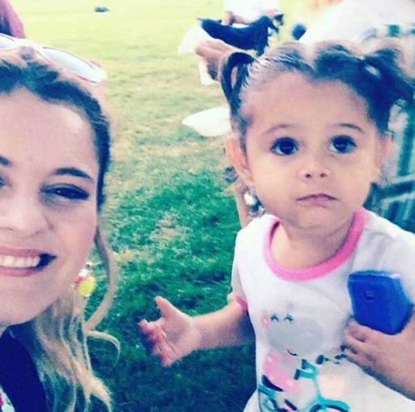 Ella también acompaña a Allisson en todas las actividades religiosas que realiza.