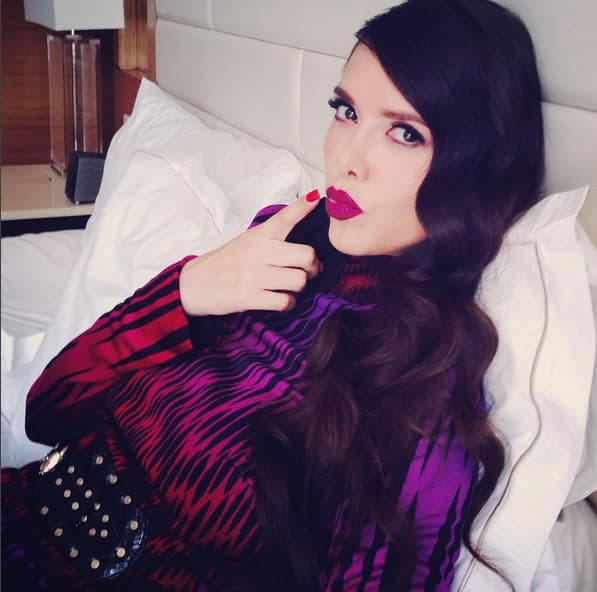 Pues ella es una de las actrices de telenovela que se distingue por lucir guapísima.