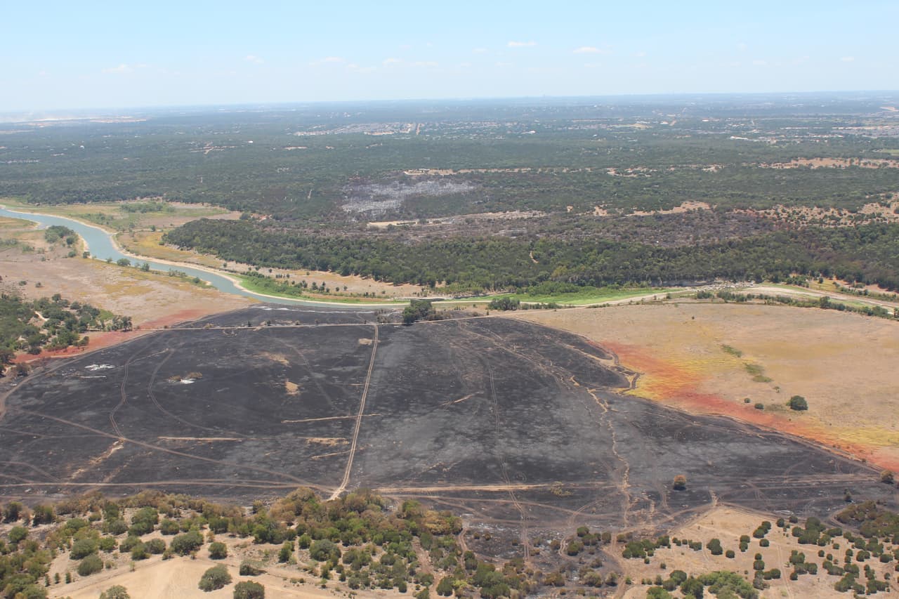 Los equipos permanecerán en el lugar para monitorear y apagar cualquier brote.