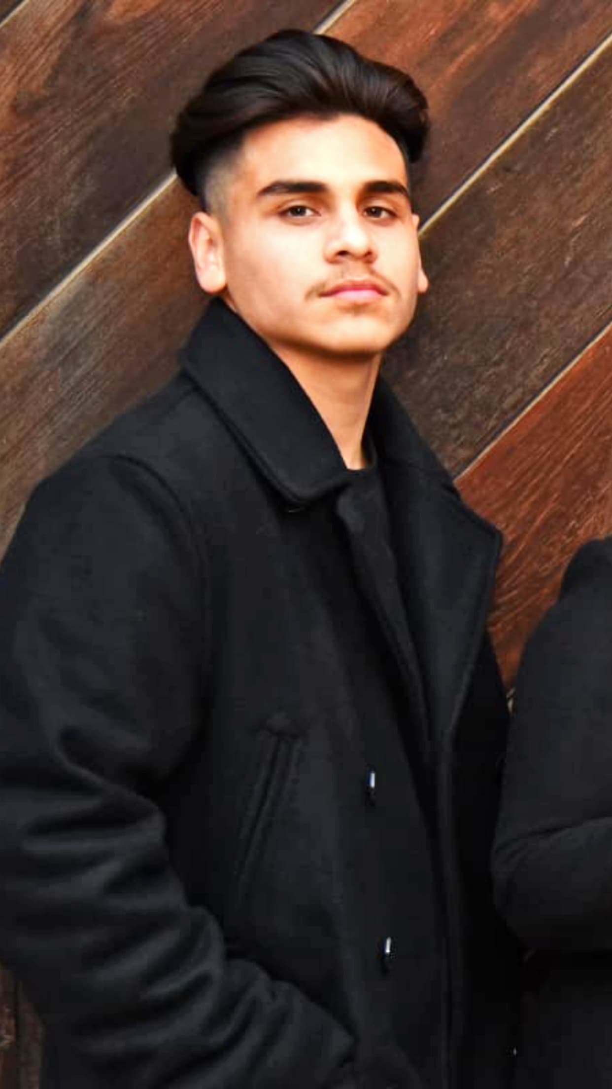 <b>Manuel</b>
<br>
<i>Elk Grove High School</i>
<br>Su familia lo felicita en su graduación y le desea buena suerte en su carrera con los Marines.