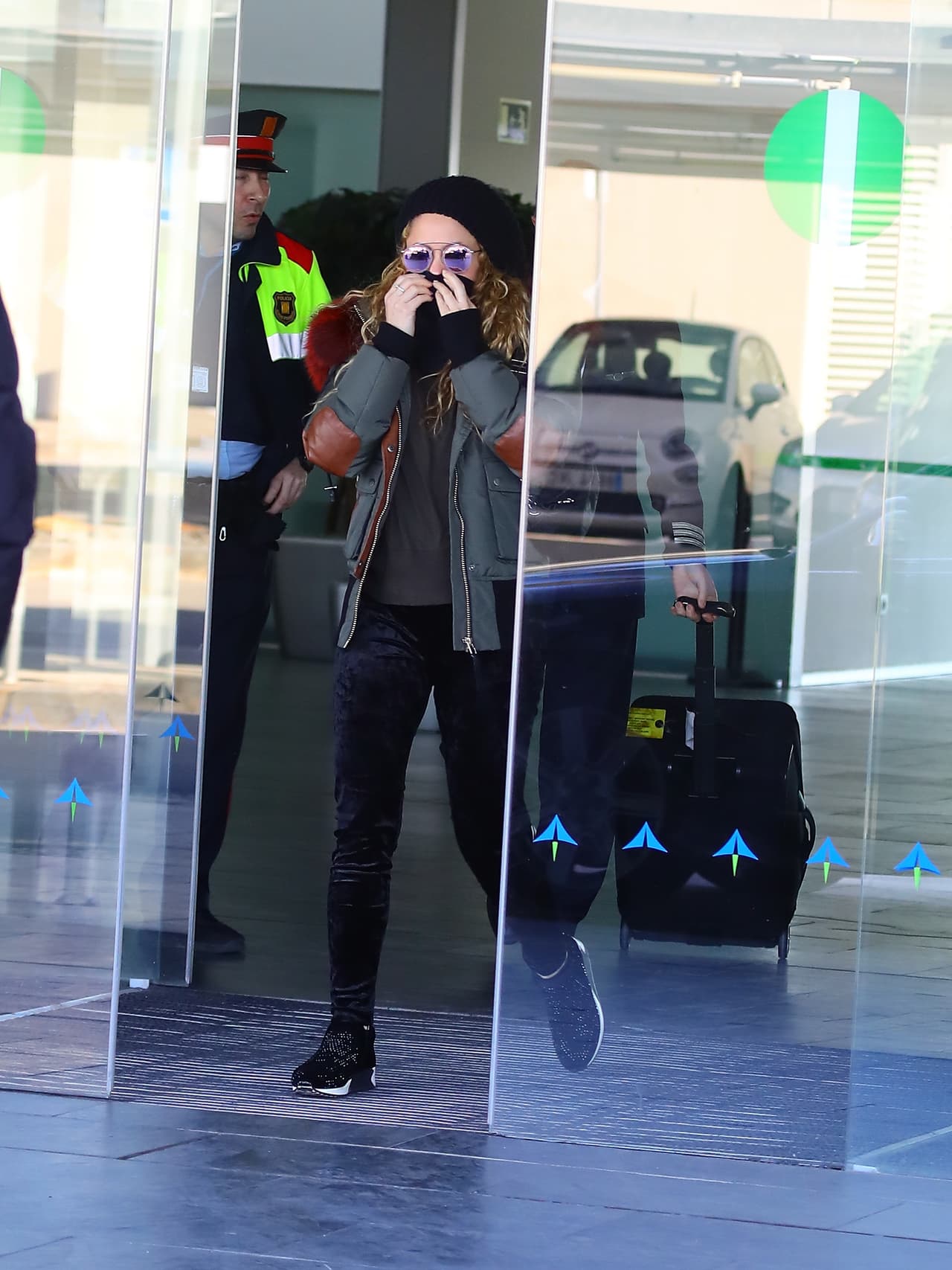 Previo a su cumpleaños, Shakira disfrutó de un tiempo a solas con Piqué. La pareja visitó la ciudad de Londres y regresó ayer a Barcelona donde residen. 
<br>