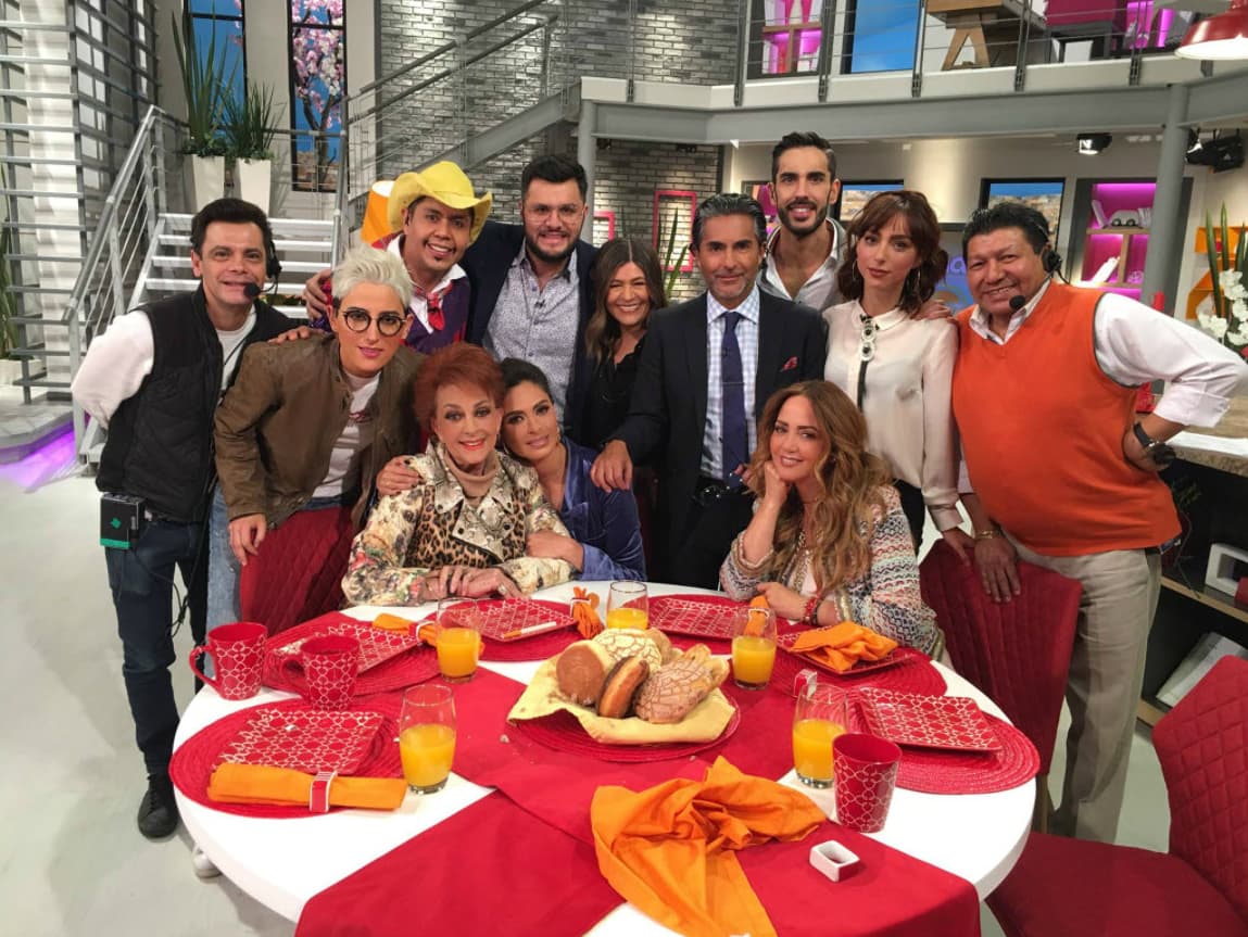 La vista de Talina Fernández causó gran alegría entre todos los integrantes del elenco de HOY. Principalmente a Galilea Montijo quien se dedicó a apapacharla.