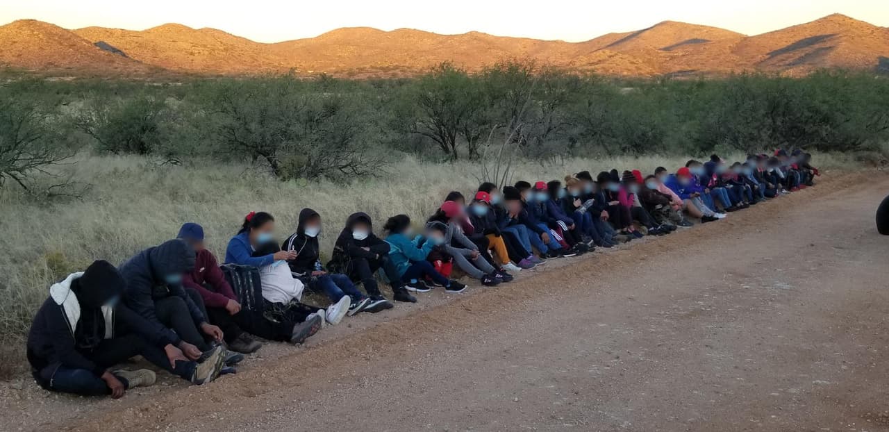 Un grupo de 51 migrantes de Guatemala y Nicaragua fueron detenidos por agentes de la Patrulla Fronteriza al este de Sasabe este 28 de octubre. 41 eran niños no acompañados, los indocumentados fueron transportaron al centro de procesamiento.