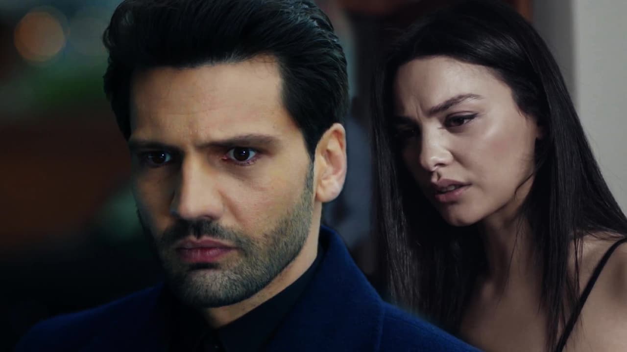 Sin cumplir su promesa de alejarse de ella, Emir se enteró de que Zeynep espera un bebé suyo
<b>. </b>Tras saber la noticia, el villano quedó sumamente impactado.