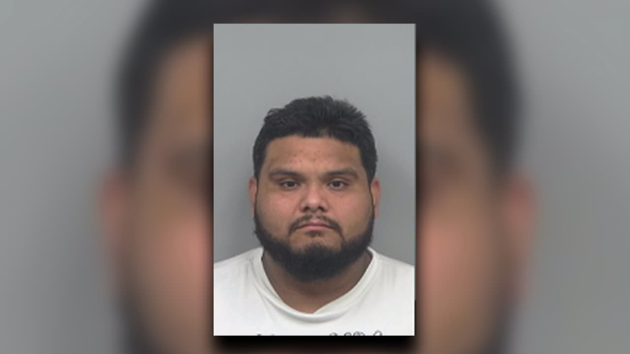 Luis Alfonso Ramírez está acusado de diez delitos entre ellos posesión de marihuana, posesión de cocaína, posesión de un arma de fuego entre otros, no tiene derecho a fianza.