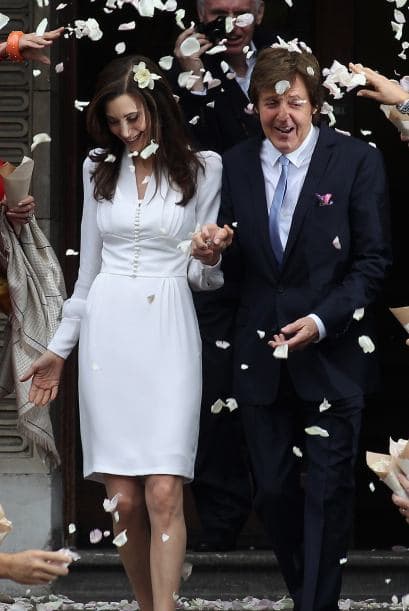 A sus 51 años contrajo nupcias con el ex Beattle en una ceremonia discreta.