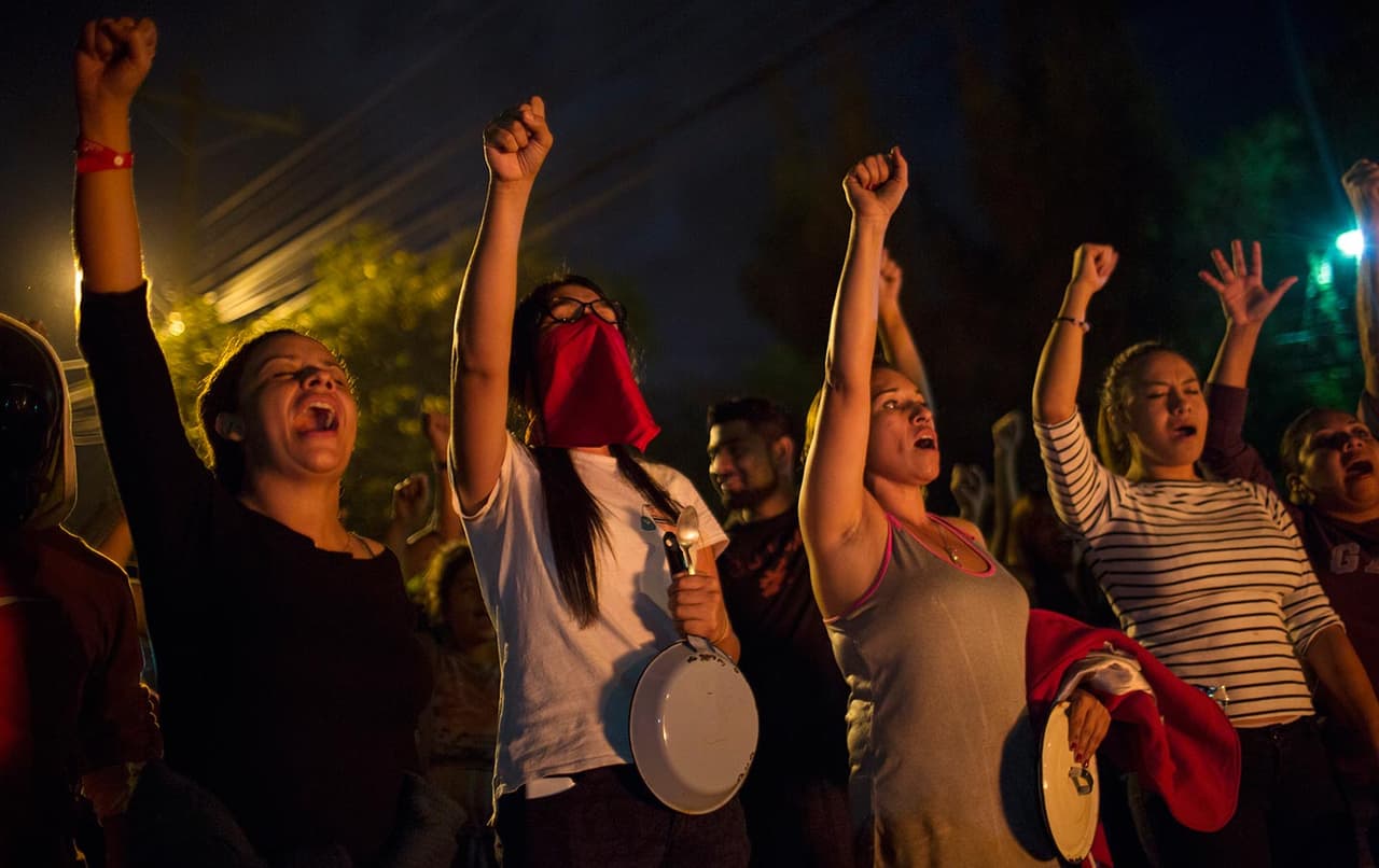 Protesters shout slogans during a government imposed dawn-to-dusk curfew in Tegucigalpa, Honduras, on December 3, 2017.