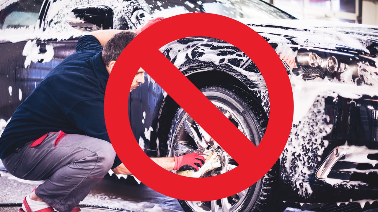 Estos son los errores más comunes, y que debes evitar, a la hora de lavar tu carro