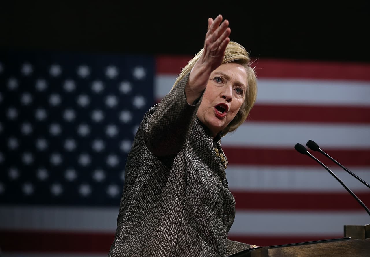 Hillary Clinton comienza la guerra mediática contra Trump en estados clave