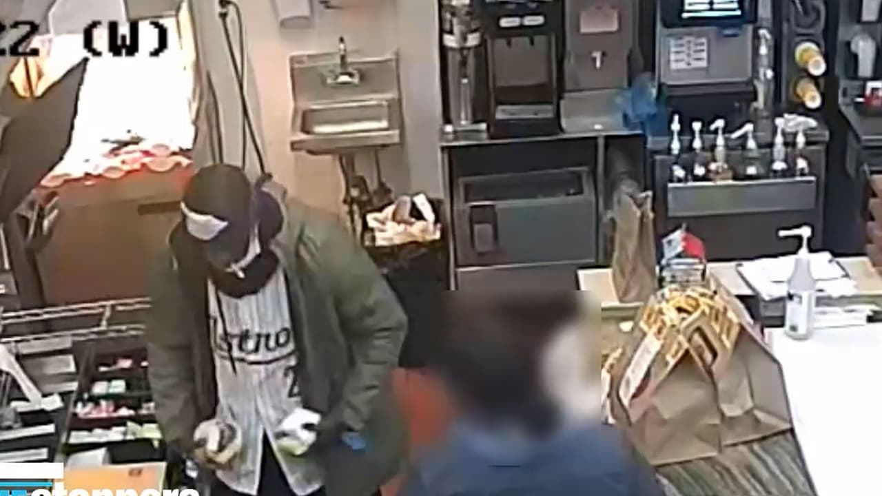 VIDEO: Sospechoso amenaza a cajera de McDonald´s y todo para llevarse esto