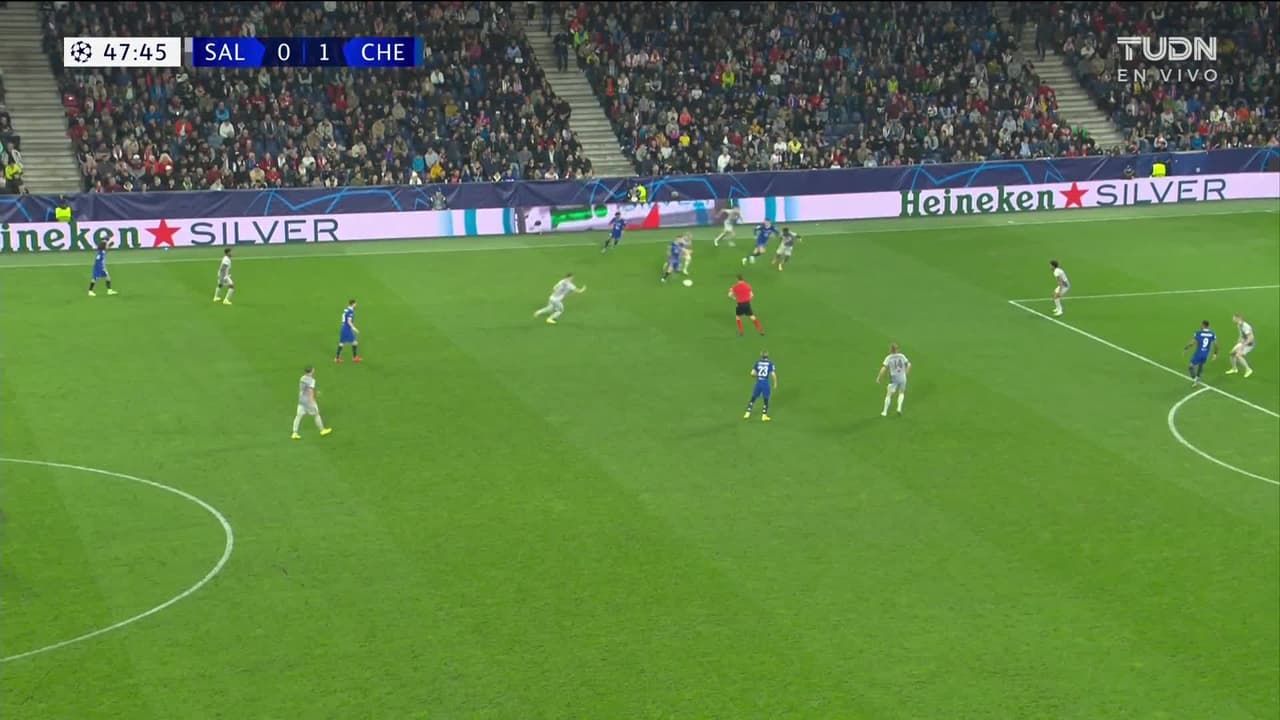 ¡GOL!  anota para FC Red Bull Salzburg. Junior Adamu