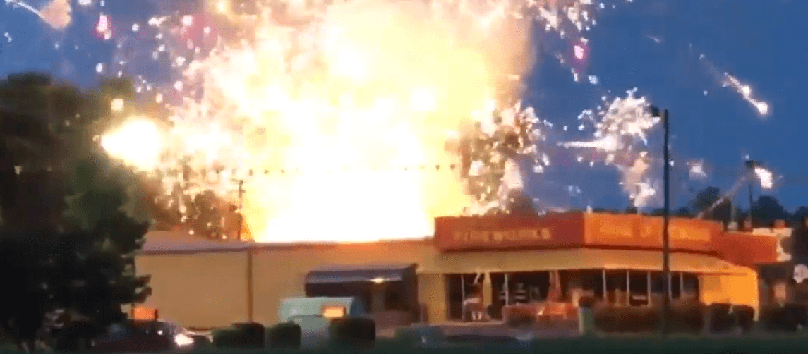 Explosión de fuegos artificiales en almacén de las Carolinas