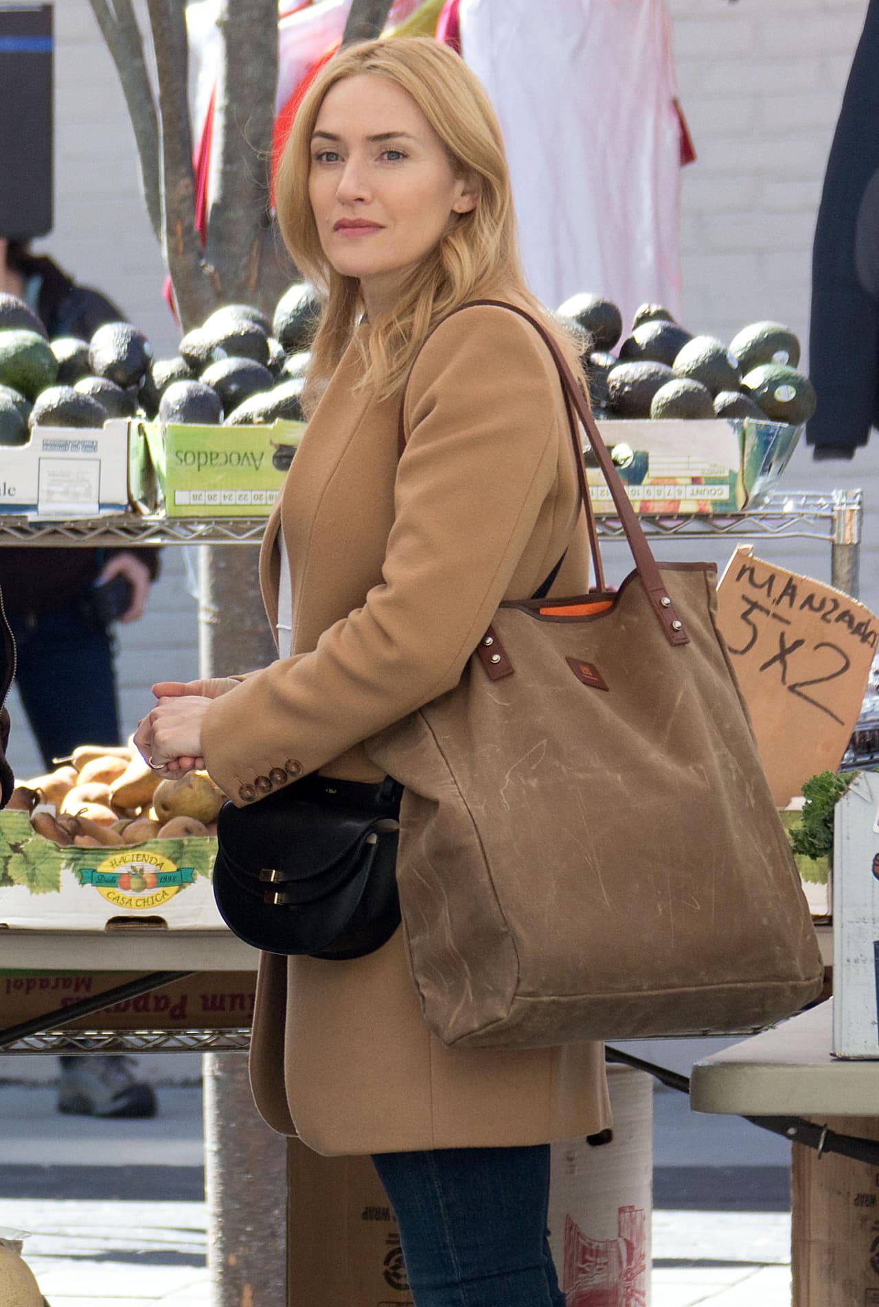 ¿Esperando que la atiendan?