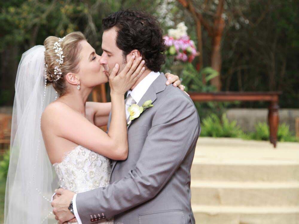 Este galán es el hijo del ex Presidente de México Carlos Salinas de Gortari.