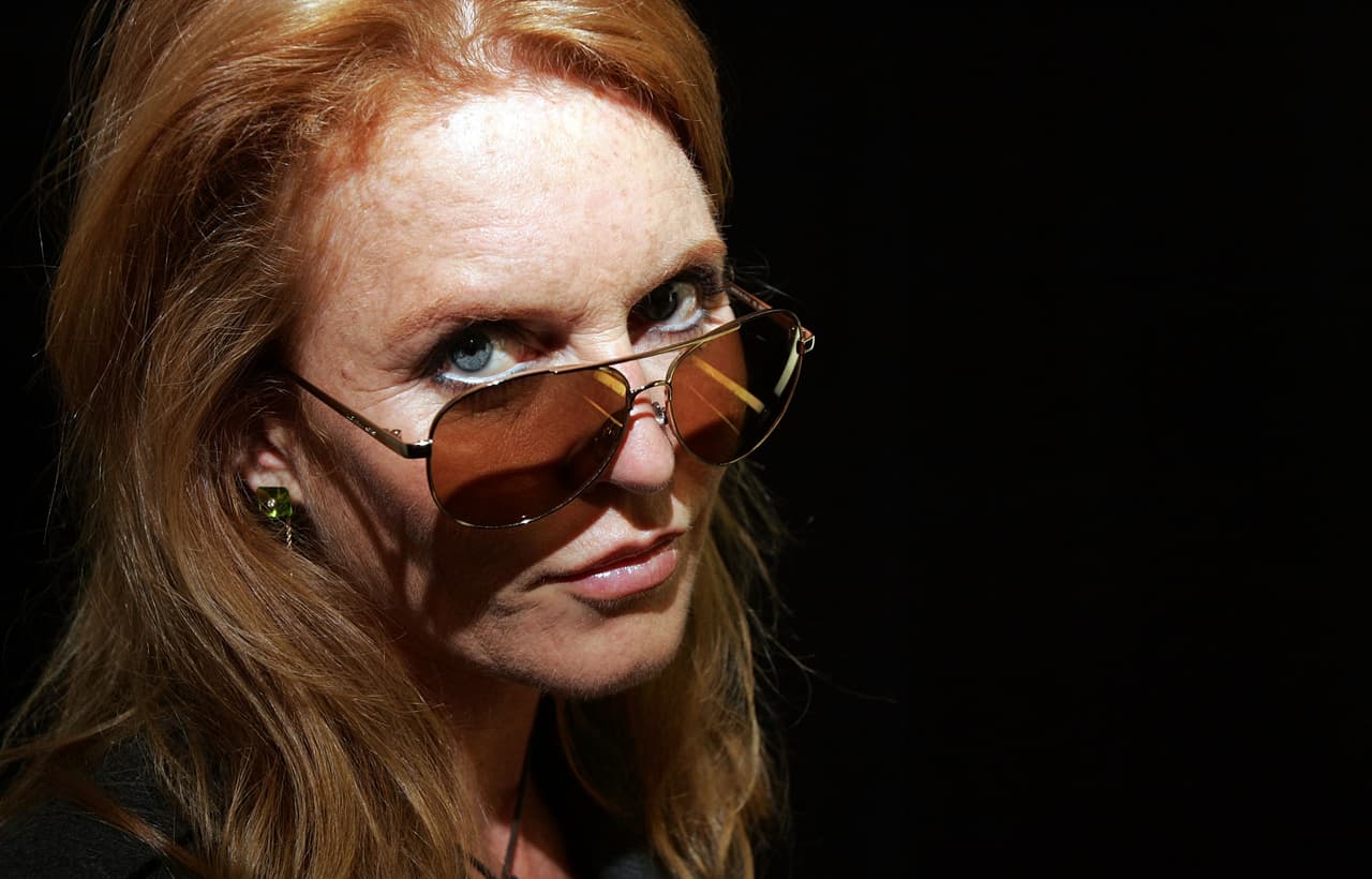 La duquesa, de 60 años, habló con la revista 
<b><a href="https://en.vogue.me/culture/sarah-duchess-of-york-interview/" target="_blank">Vogue Arabia</a></b> y reconoció que tanto ella como sus hijas, las princesas Beatrice y Eugenie, han pasado por 
<b>momentos muy difíciles</b>, a raíz de la polémica. 
<br>