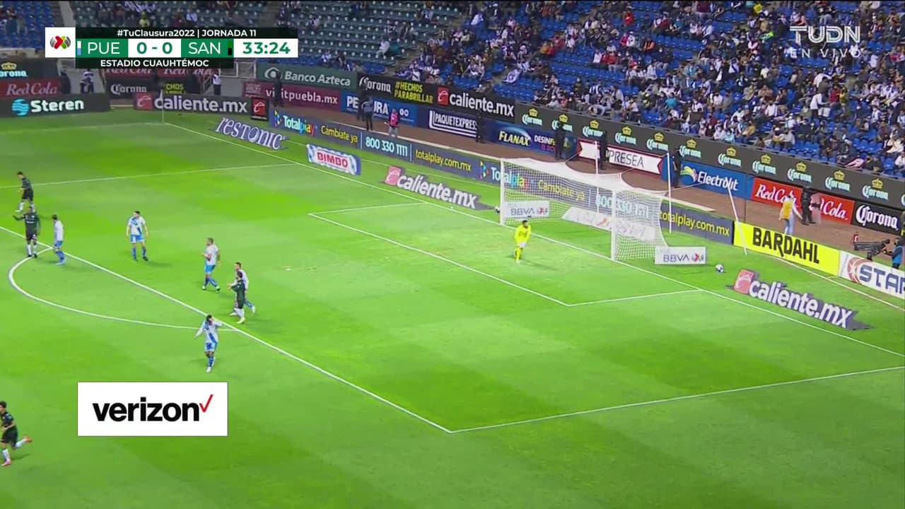 ¡TIRO ATAJADO! disparo por Maximiliano Araujo.