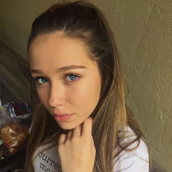 En este proyecto le dio la oportunidad a su hija de debutar como actriz en la televisión, ella es Roberta Damián.