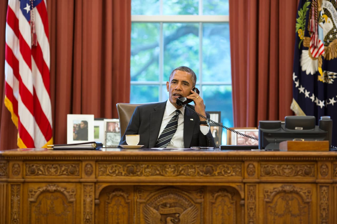 WASHINGTON, DC - SEPTEMBER 27: In this handout photo provided by the White House, President Barack Obama speaks with President Hassan Rouhani of Iran during a phone call in the Oval Office September 27, 2013 in Washington D.C. (Photo by Pete Souza/White House via Getty Images)