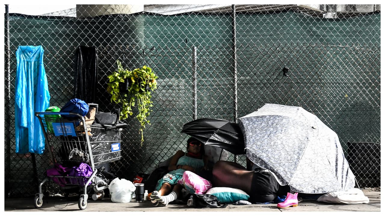 Ley de Florida que prohíbe dormir y acampar en lugares públicos entra en vigor este 1 de octubre