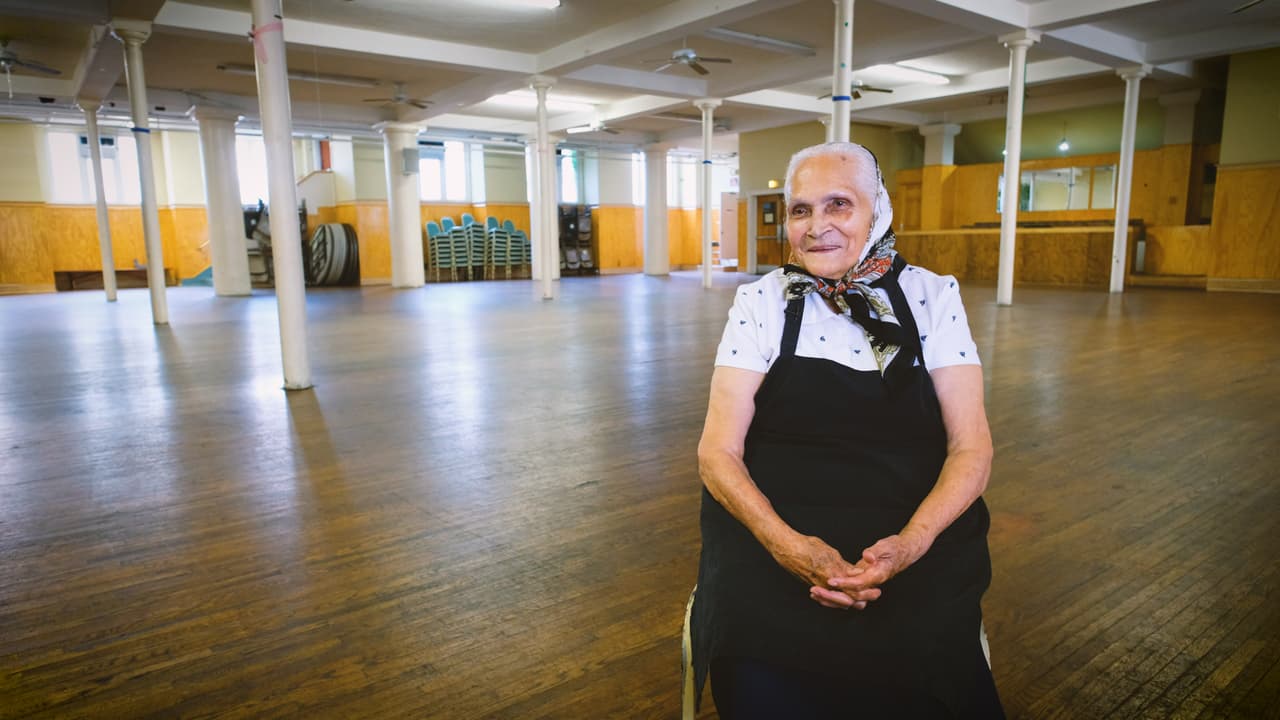“En vez de que yo me quede en la casa sin hacer nada, y que me agarre depresión, aquí siento que lo hace uno con gusto, con alegría y hace uno felices a los demás porque tienen un plato de comida”, reconoce.