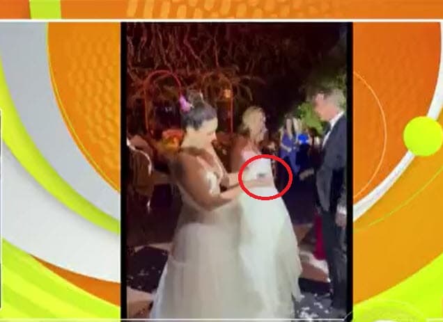 "Se queda al lado de Karina dando vueltas y Karina la agarra en la mano", continuó el presentador de 
<b>Univision</b>, "obviamente ella 
<b>siente que es su tío diciéndole que estuvo ahí</b> con ella". 
<br>