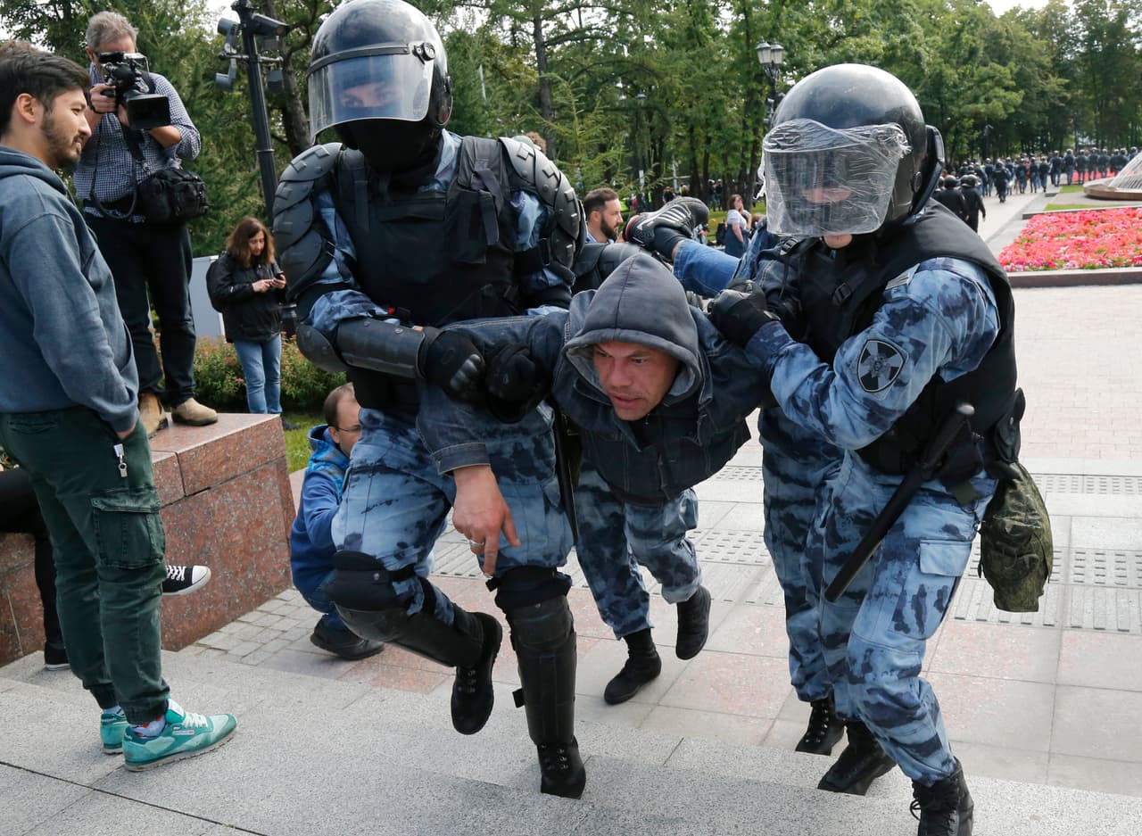 Unos 600 opositores fueron detenidos en Moscú durante una protesta para exigir elecciones libres