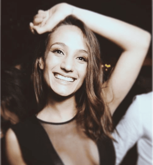 Al igual que su mamá, posee un gran sentido del humor.