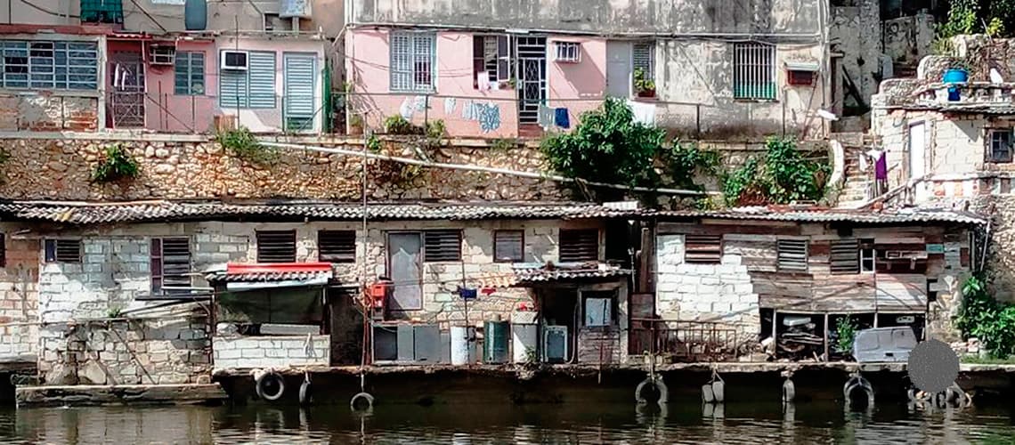 El Fanguito: la vida en un barrio "lleva y pon" de La Habana