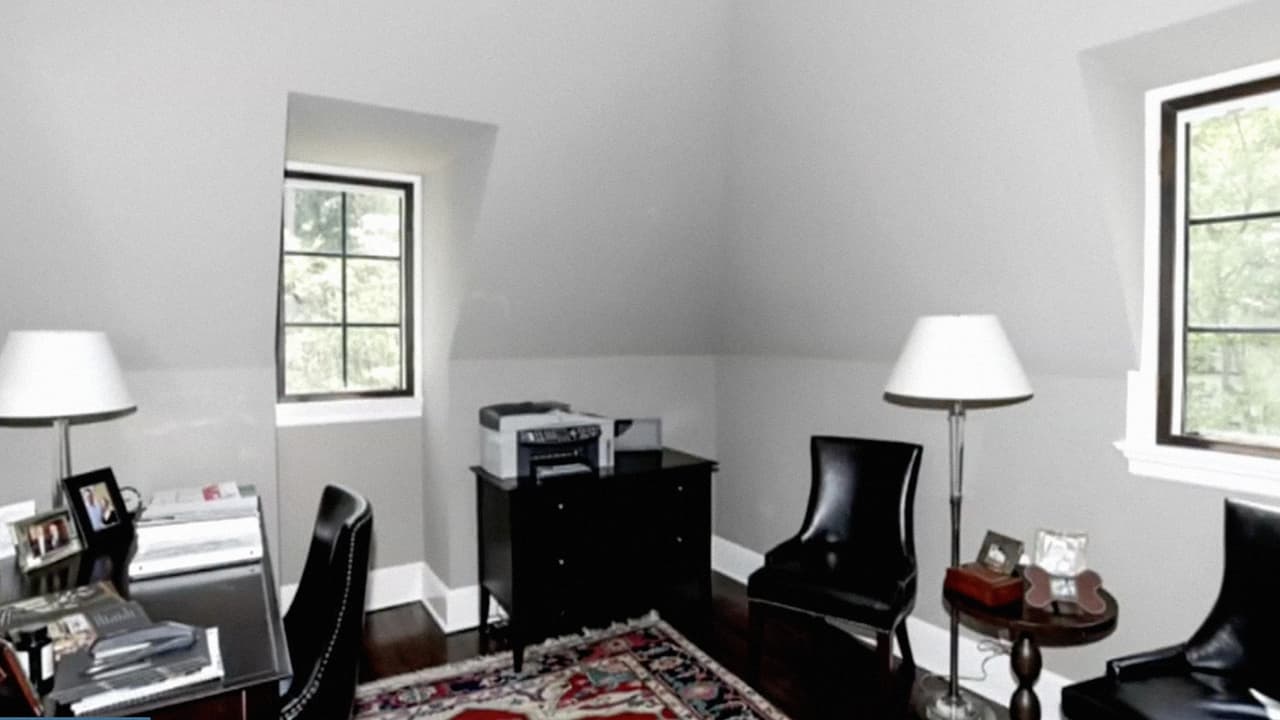 Desde que salieron de la residencia presidencial,
<b><a href="http://www.univision.com/noticias/politica/fotos-los-100-dias-de-trump-en-los-que-los-obama-se-lo-pasaron-en-grande-fotos" target="_blank">los Obama han viajado por Italia y por la Polinesia Francesa</a></b> por lo que han estado bastante tiempo fuera de casa.