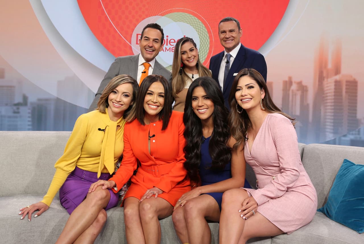Despierta América estrenó su nueva casa y así dieron la bienvenida a una nueva época del show, Karla Martínez, Alan Tacher, Satcha Pretto, Carlos Calderón, Ana Patricia Gámez, Albert Martínez y Francisca Lachapel.