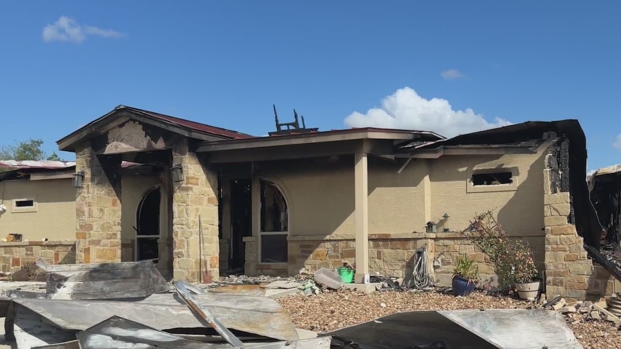 Familia de San Antonio enfrenta dos tragedias en 24 horas: Un funeral y un incendio