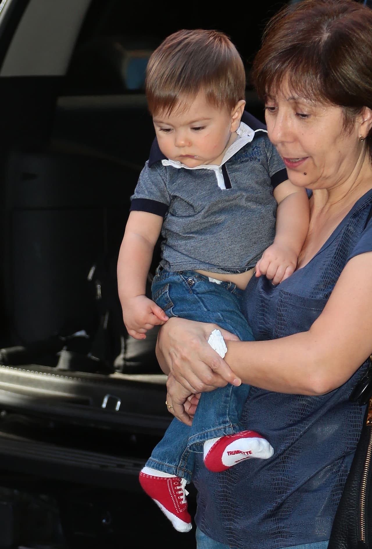 ¡El nene en brazos!