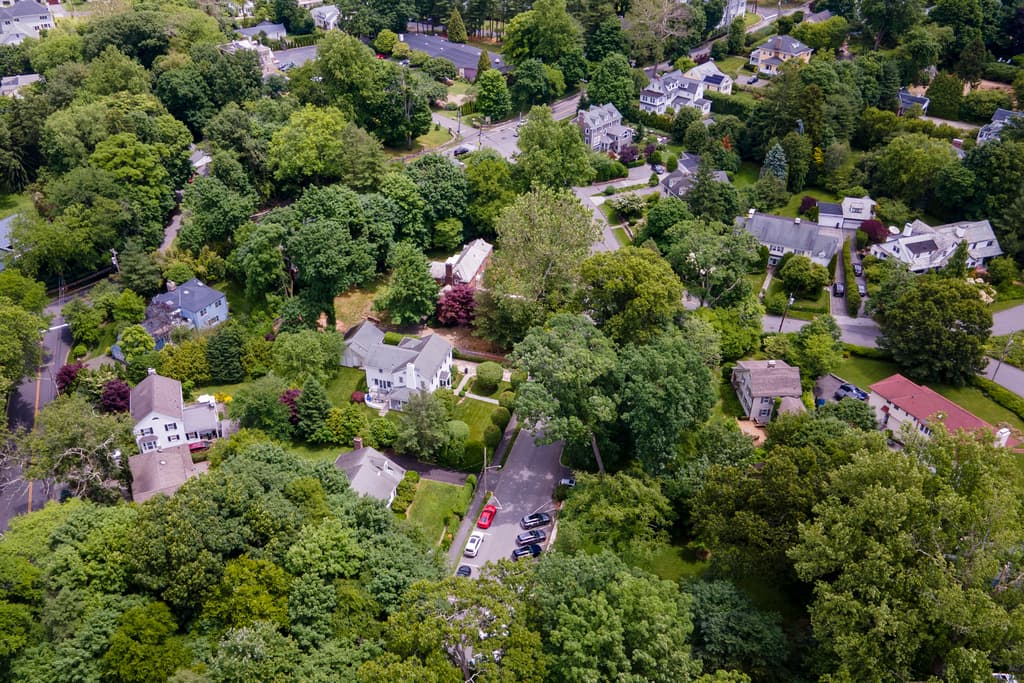 Los 10 suburbios más ricos de EEUU según el ingreso familiar y los precios de las casas