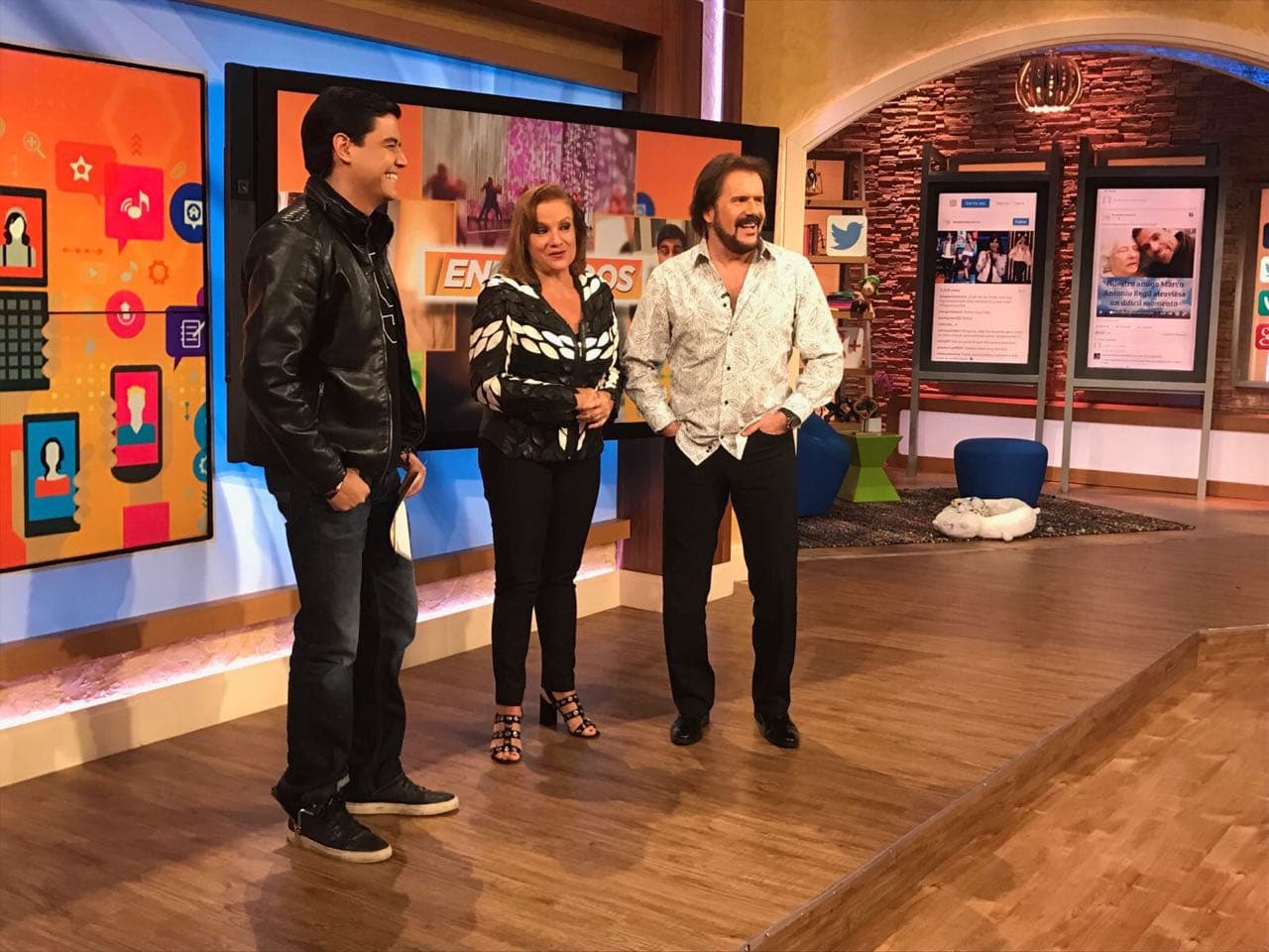 Los integrantes del dúo Pimpinela llegaron para ser los jueces de nuestro concurso.