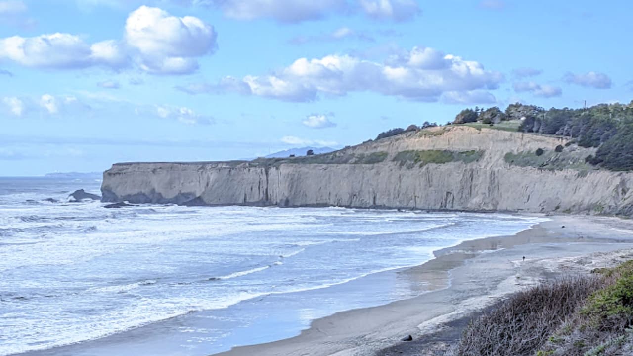 Propiedad costera en San Mateo que perteneció a Chris Isaak se convertirá en un parque de playa público