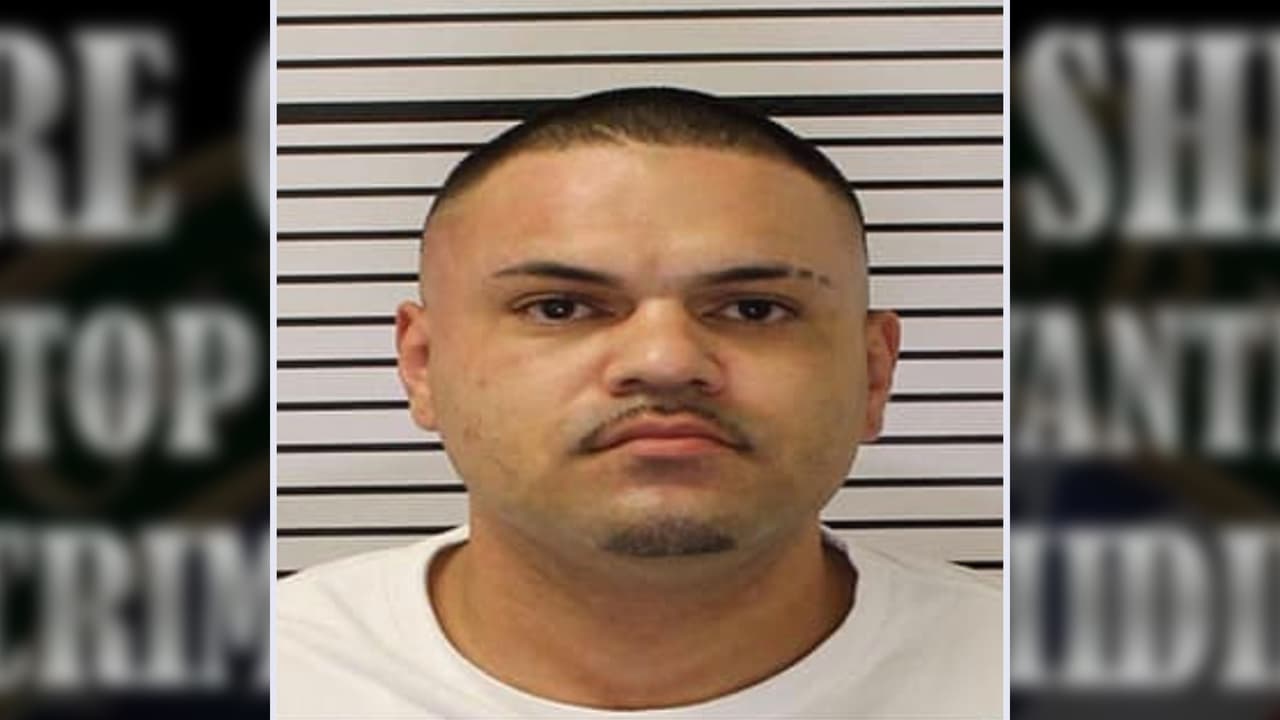 Frankie García Tapia, 35 años, de Lindsay y Porterville. Lo buscan por asalto con arma mortal, 
<b>violencia doméstica y violación de la libertad condicional.</b>
