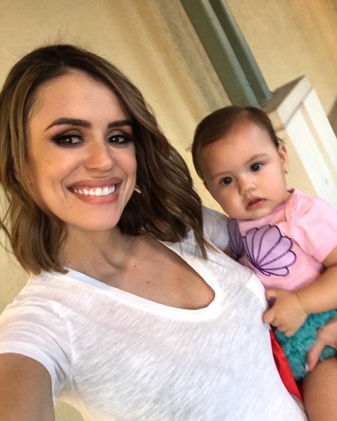 Carolina compartió está tierna fotografía en redes sociales cuando su hija apenas tenía 8 meses. "Me encontré esta bella sirenita, ¿ya listos para Halloween? Te amo reina. Mi Chloé Sophia". ¿Con qué disfrazas nos sorprenderá este 2020?