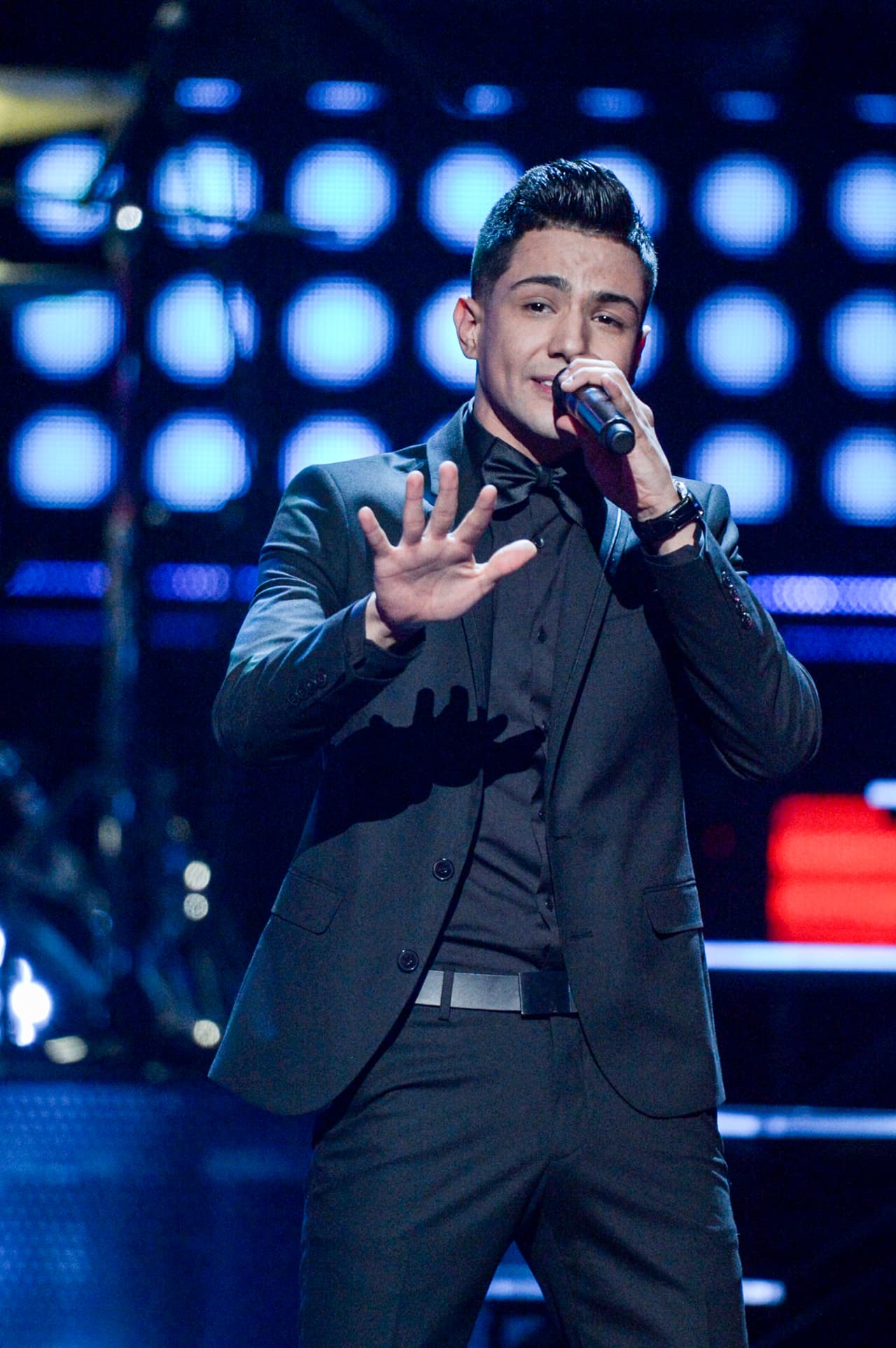 Luis Coronel nos encantó con su hit 'Nada más por eso'.