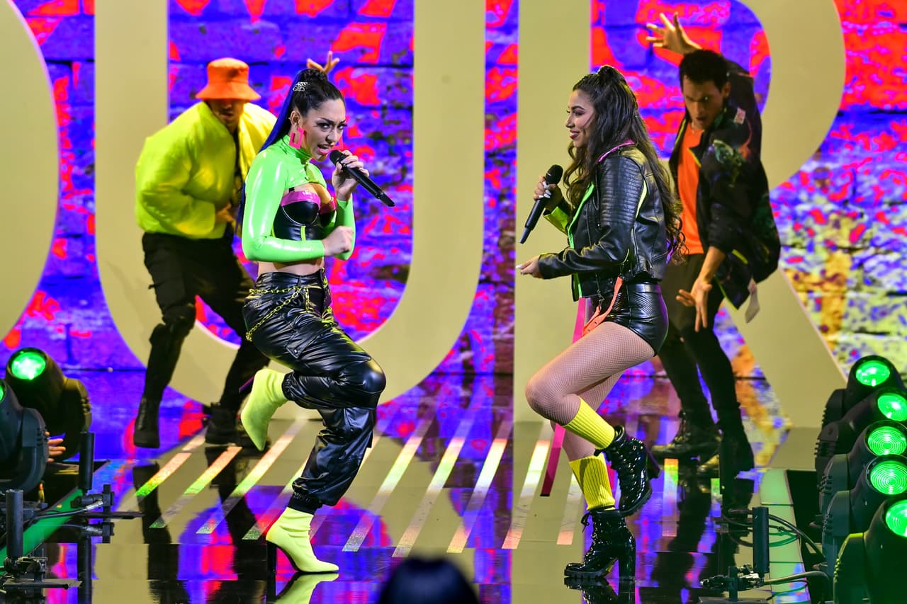 Aún así, a
<a href="https://www.univision.com/shows/reina-de-la-cancion/vikina-lopez-la-aficionada-a-su-familia-y-los-viajes">Vikina</a> le pidió que lo sorprenda más y a Navil que trabaje en su entonación. ¿La ganadora? Navil.