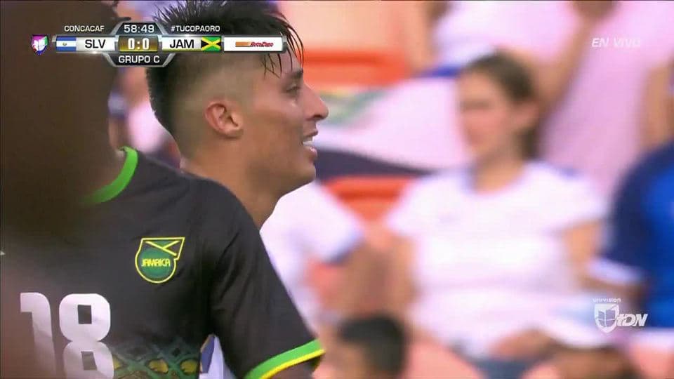 Tiro desviado de Bryan Tamacas