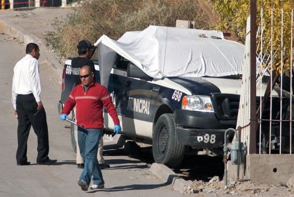 Sin embargo, 2010 también ha sido el año más violento desde que el presidente Felipe Calderón lanzó en diciembre de 2006 una ofensiva contra los cárteles, que actualmente cuenta con unos 50 mil militares y miles de policías federales.