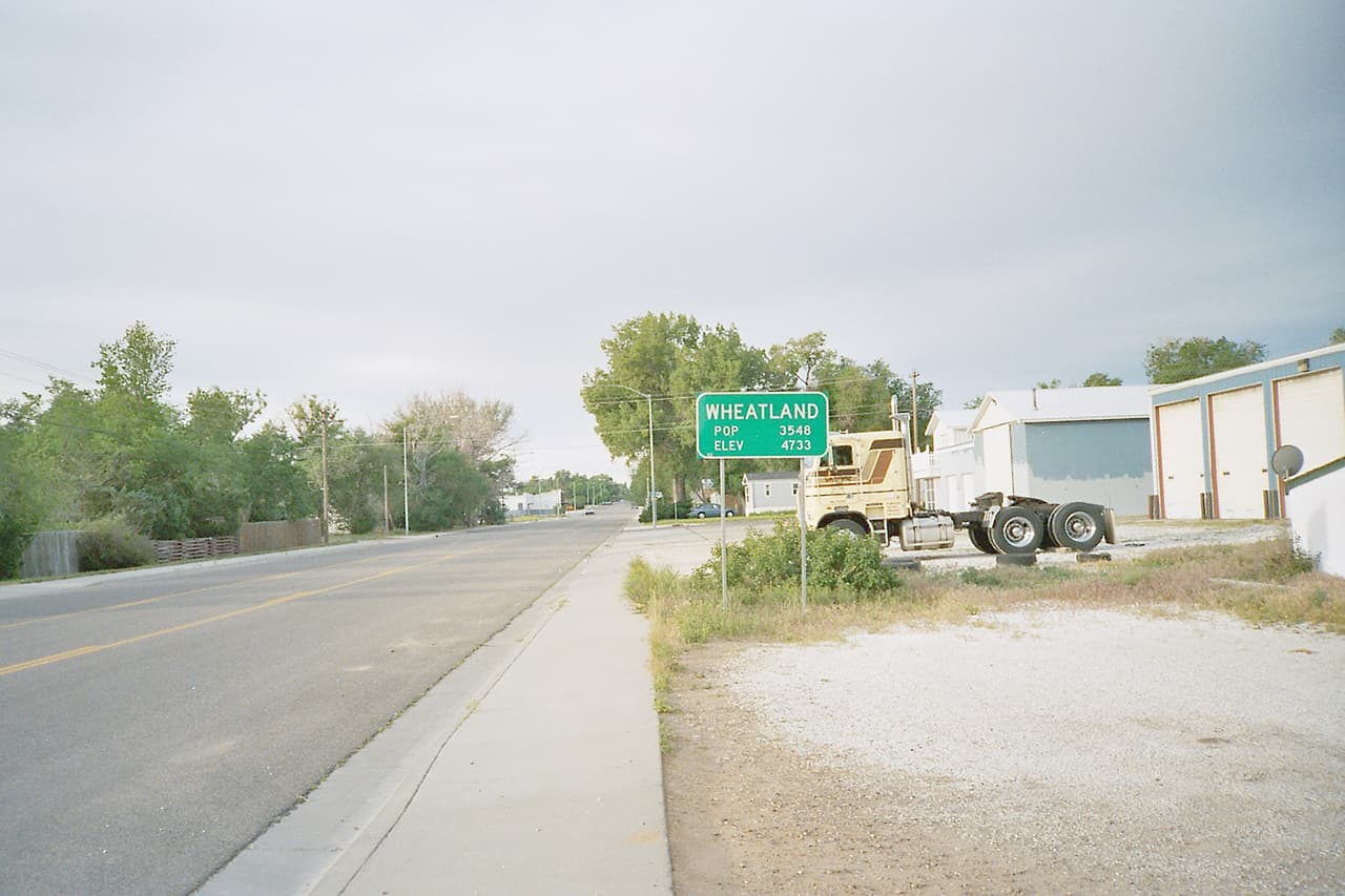 <b>Puesto 50. Wheatland, Wyoming. Tasa de pobreza: 4.8% (estado: 11.1%). </b>Ingreso medio por hogar: 46,924 dólares (estado: 60,938). Valor medio de la vivienda: 166,200 dólares (estado: 204,900). Población: 3,617. El estudio tomó en cuenta estas variables de ingreso y gasto para establecer el ranking. Muestra la tasa de pobreza de cada ciudad y el valor promedio de la vivienda, y las compara con la estadística general de su estado.
