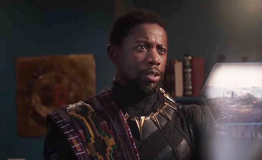 En esa misma cinta, también apareció una versión joven del antiguo rey en un flashback, la cual fue interpretada por Atandwa Kani. Este actor volverá al MCU en 'Black Panther: Wakanda Forever'.
