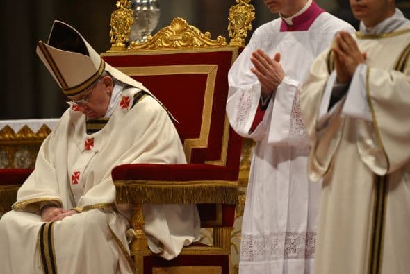 La misa oficiada en la basílica de San Pedro del Vaticano abre el Triduo Pascual en el que los sacerdotes renuevan las promesas sacerdotales, pobreza, castidad y obediencia.