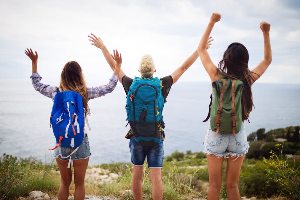 Un Sagitario vive al máximo porque sabe que la vida es muy corta y que no hay tiempo para andarse preocupando por estupideces, así que si necesitas disfrutar más tu existencia y salir de tu letargo, acércate a ellos.