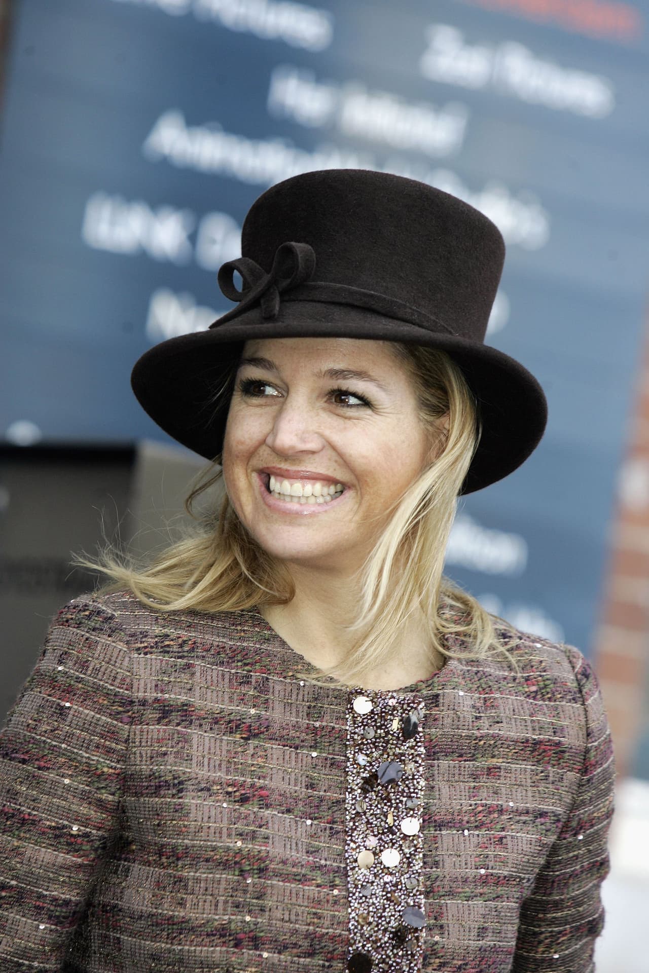 Toca el turno de la argentina Máxima Zorreguieta,
<b> </b>quien ahora ostenta el título de reina de los Países Bajos, pero era más conocida en su país por ser hija de Jorge Zorreguieta, quien fue ministro durante la dictadura del General Jorge Rafael Videla (1976-1983).